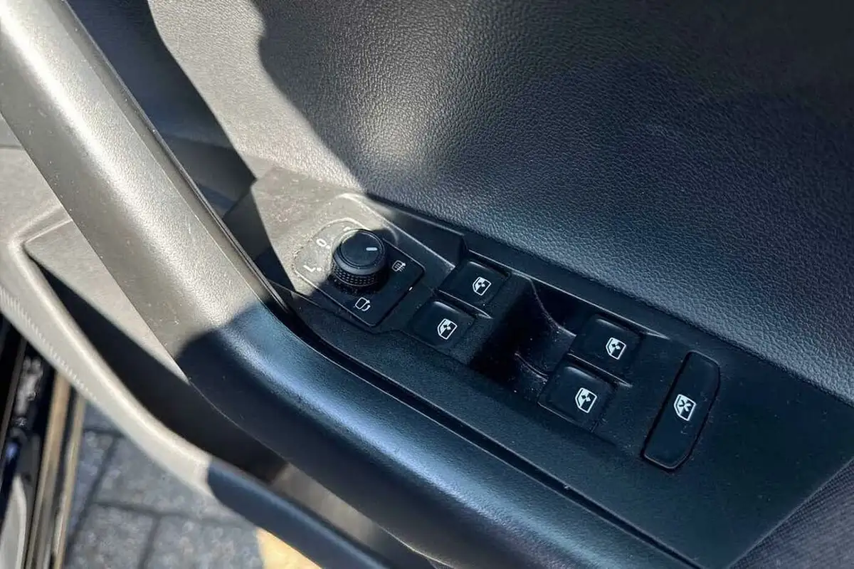 2023-volkswagen-polo-10-tsi-life-big-20
