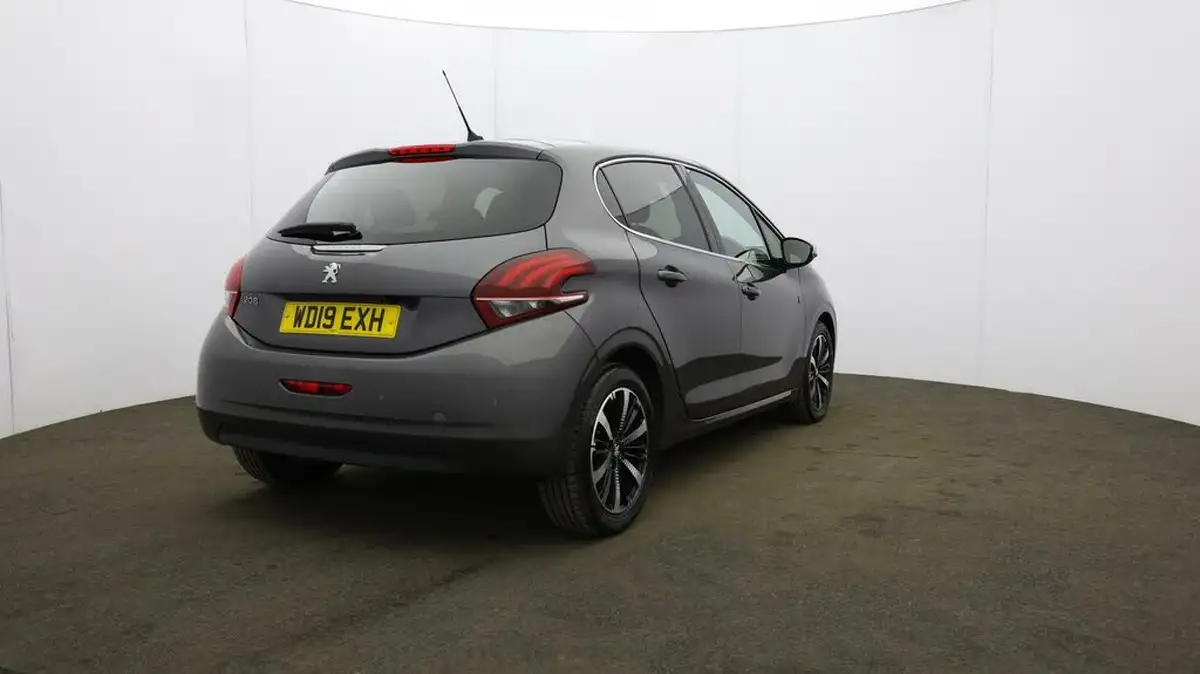 2019-peugeot-208-12-puretech-tech-edition-82bhp-big-51
