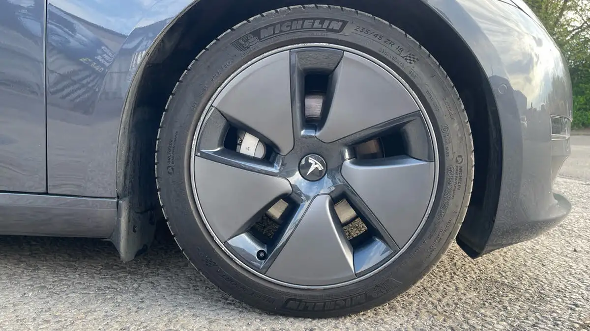 2021-tesla-model-3-e-long-range-4x4-big-18