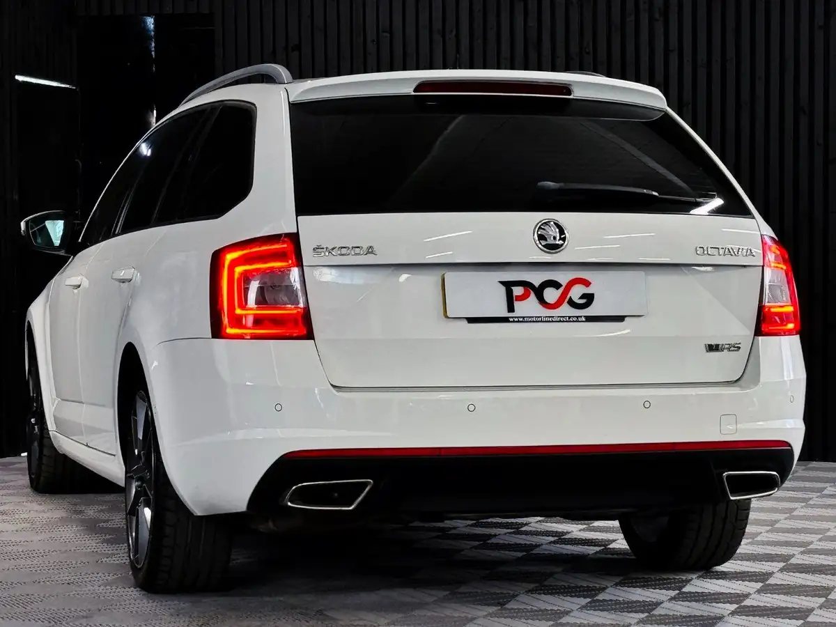 2014-skoda-octavia-20tdi-vrs-estate-dsg-big-26