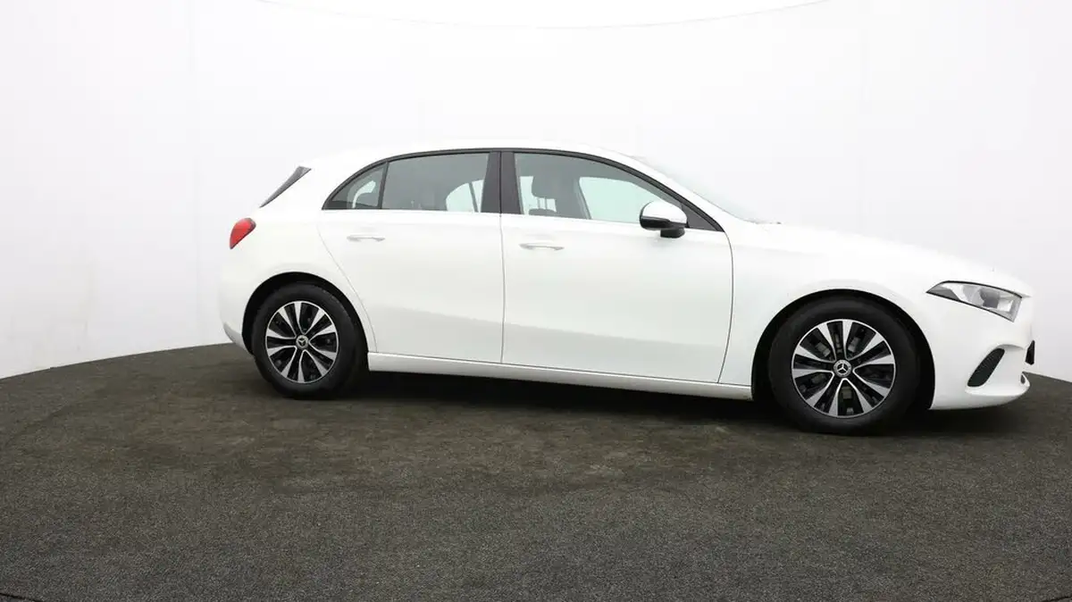 2020-mercedes-benz-a-class-15d-a180d-se-big-33