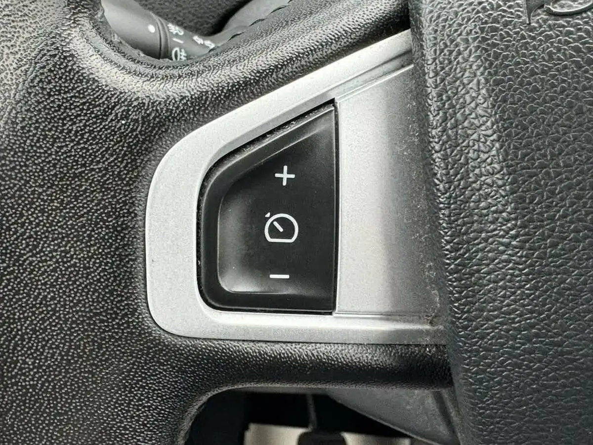 2012-renault-scenic-16-dynamique-tom-tom-big-25