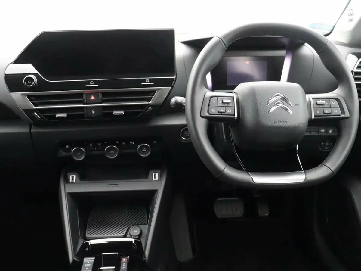2024-citroen-c4-e-e-series-156ps-54kwh-big-13
