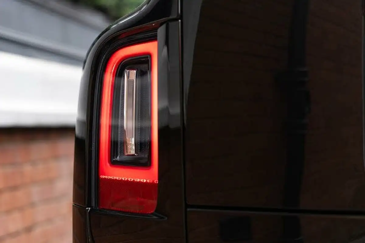 2024-rolls-royce-cullinan-675-black-badge-big-40