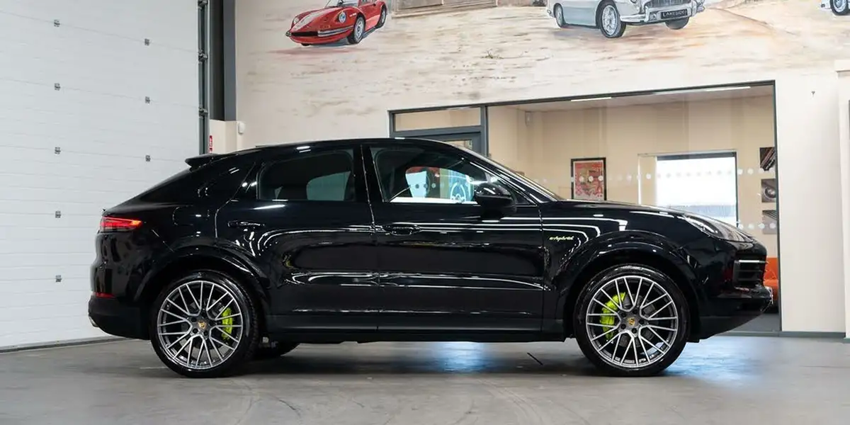 2022-porsche-cayenne-30-v6-e-hybrid-coupe-big-11