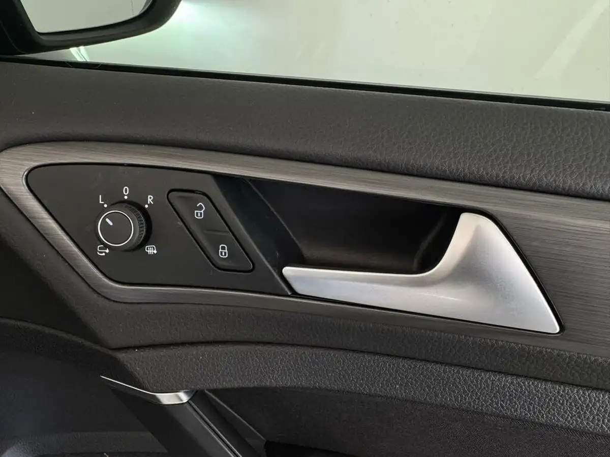 2020-volkswagen-golf-e-e-golf-big-18
