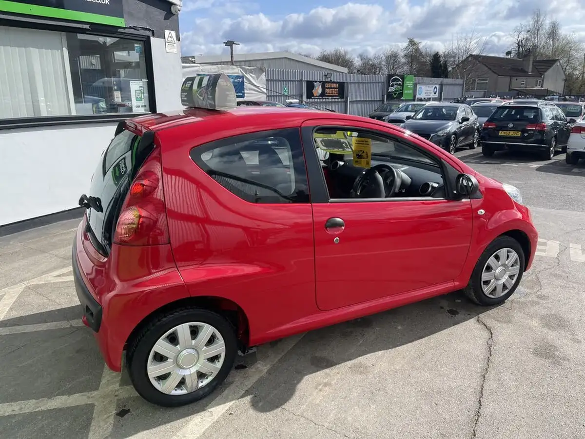 2012-peugeot-107-10-urban-lite-big-6