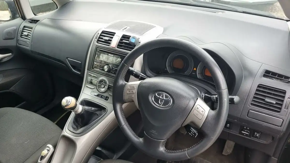 2008-toyota-auris-22td-sr-180-5d-big-7