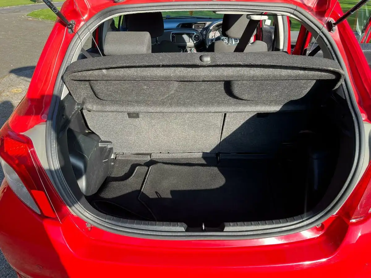 2012-toyota-yaris-10-tr-touch-go-5d-big-17
