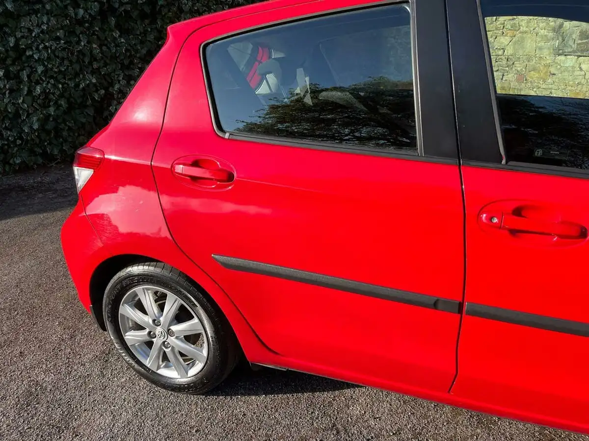 2012-toyota-yaris-10-tr-touch-go-5d-big-69