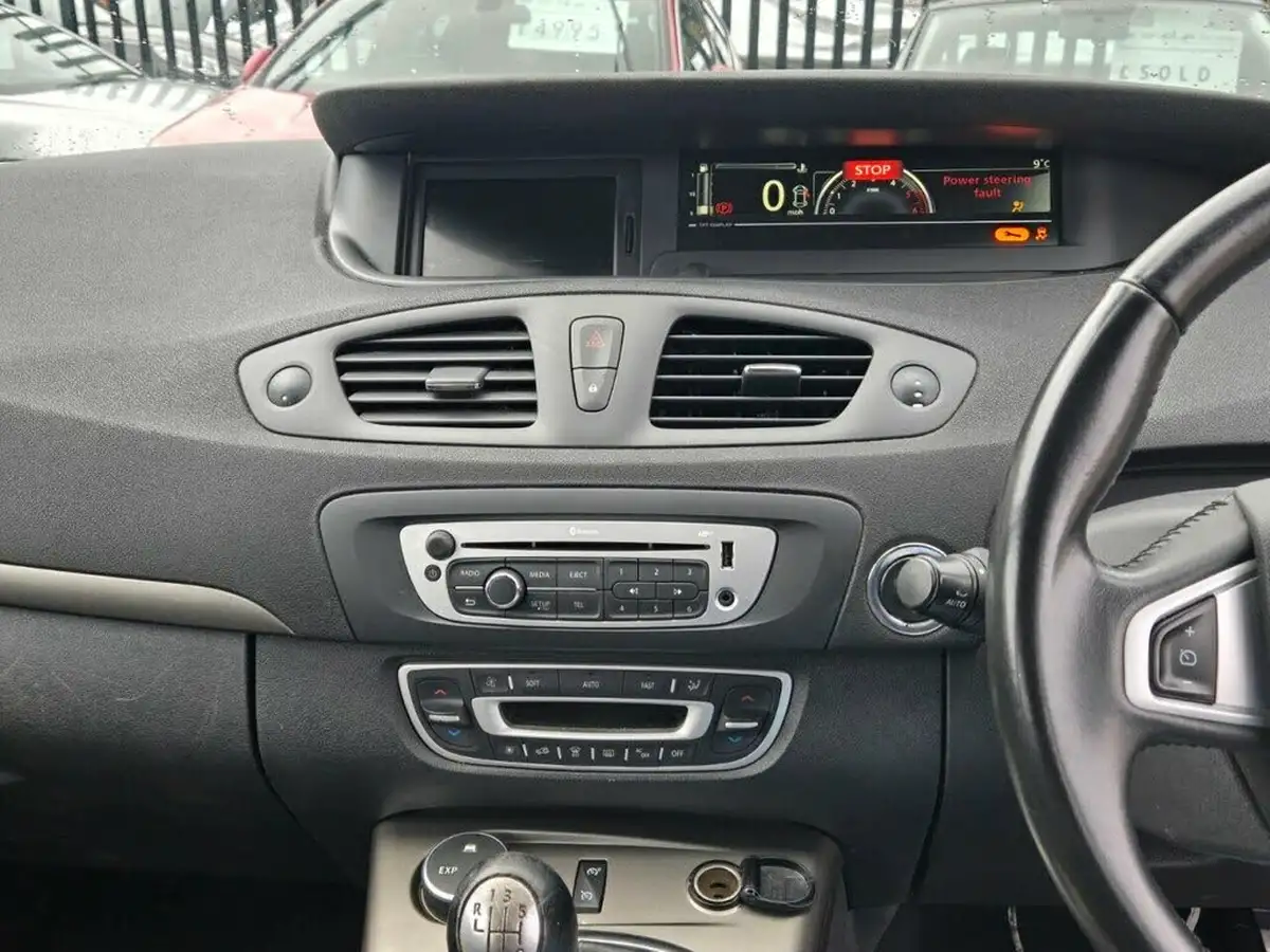2014-renault-scenic-xmod-15dci-dynamique-tomtom-ss-big-12