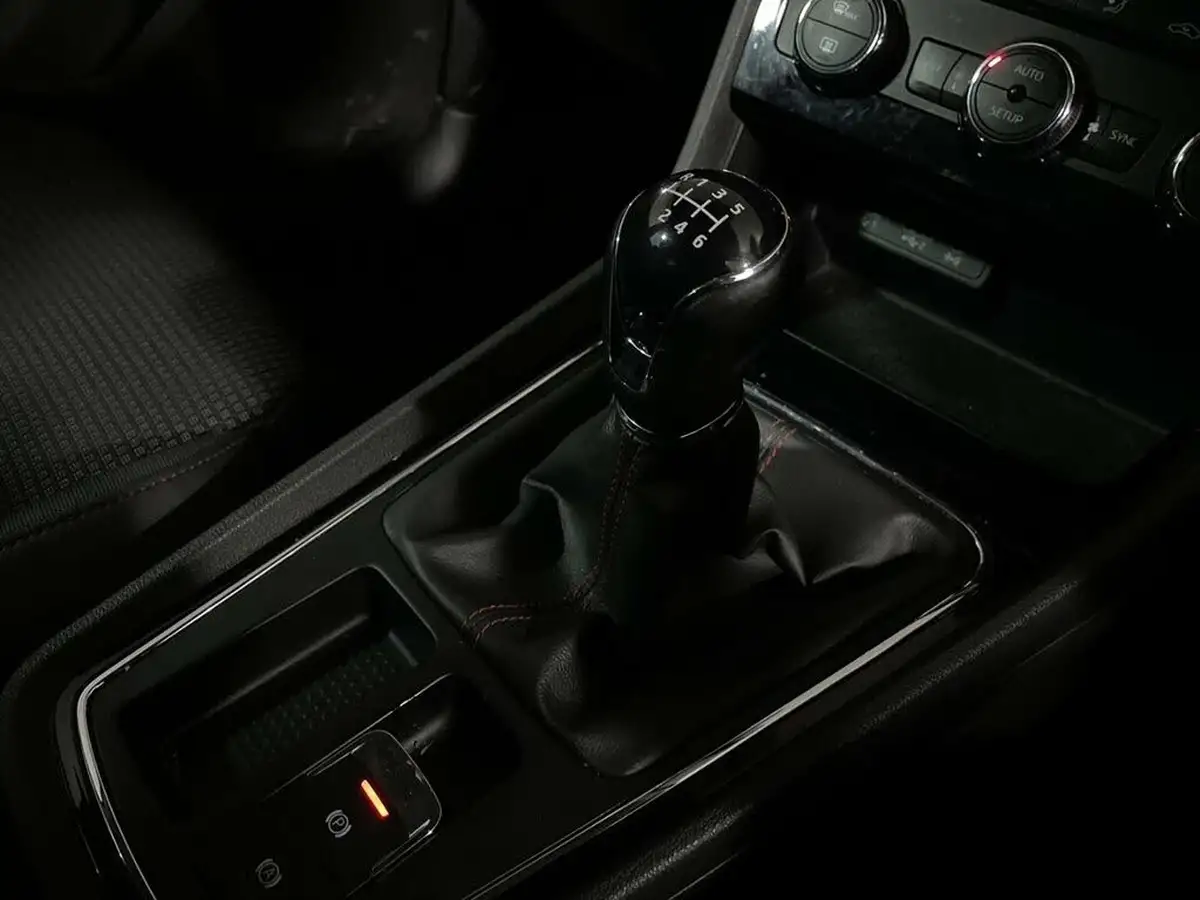 2019-seat-leon-20tdi-fr-hatchback-big-25