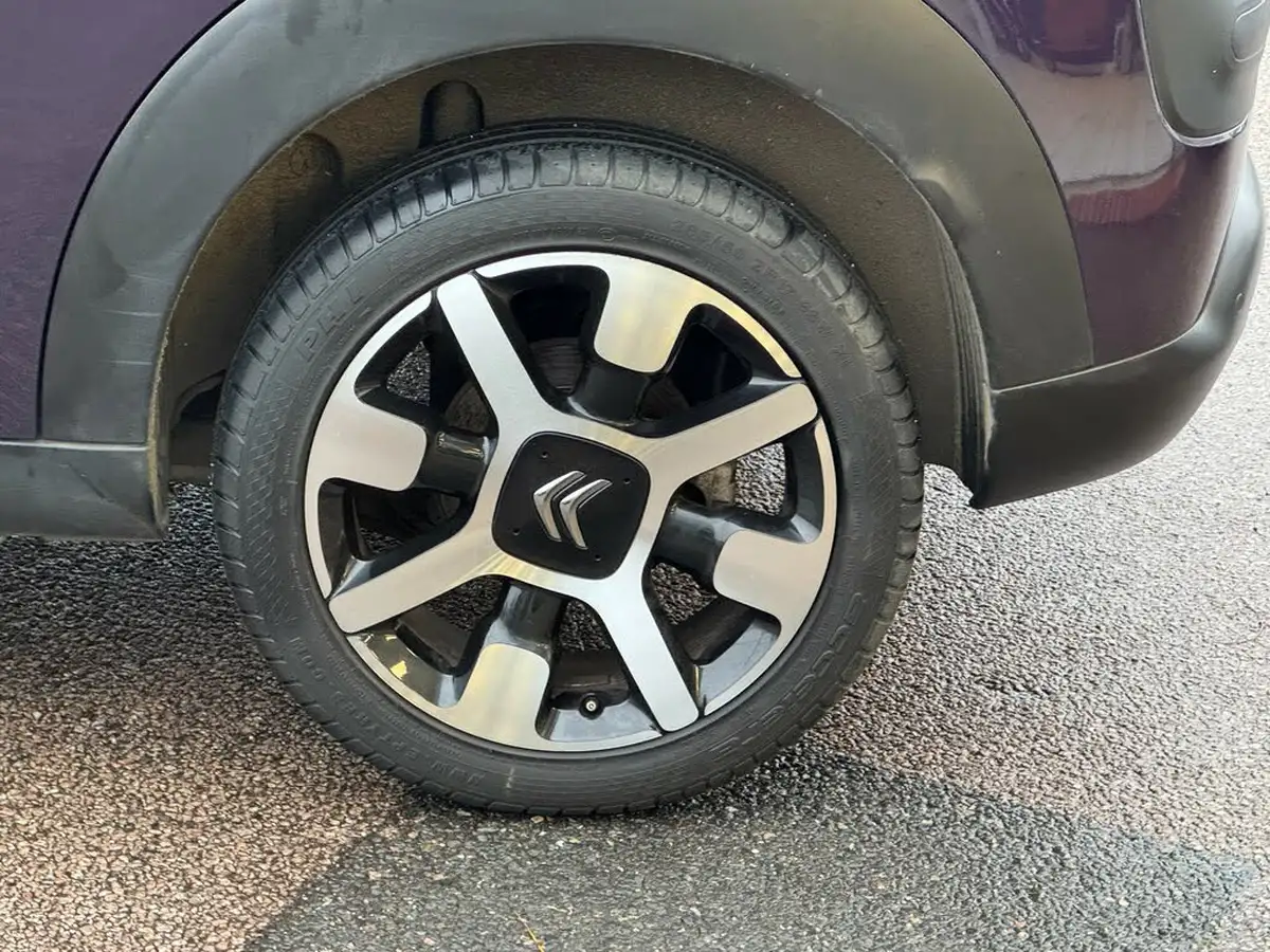 2015-citroen-c4-cactus-16bluehdi-flair-big-23
