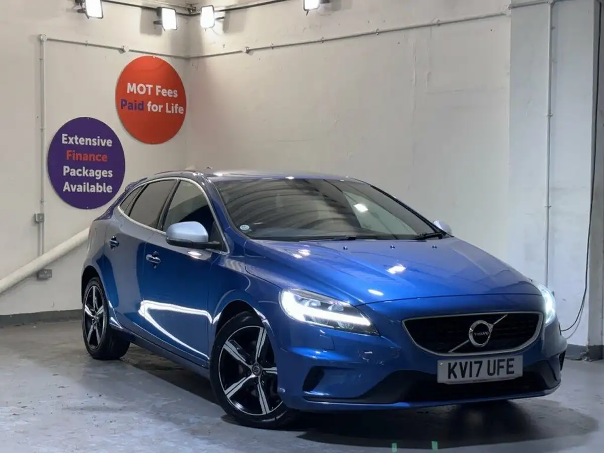 2017-volvo-v40-20td-d4-r-design-nav-plus-big-0