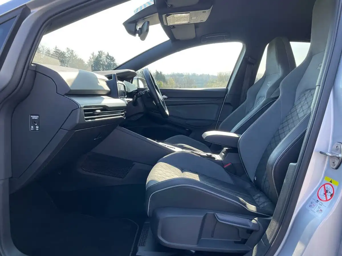 2021-volkswagen-golf-big-25