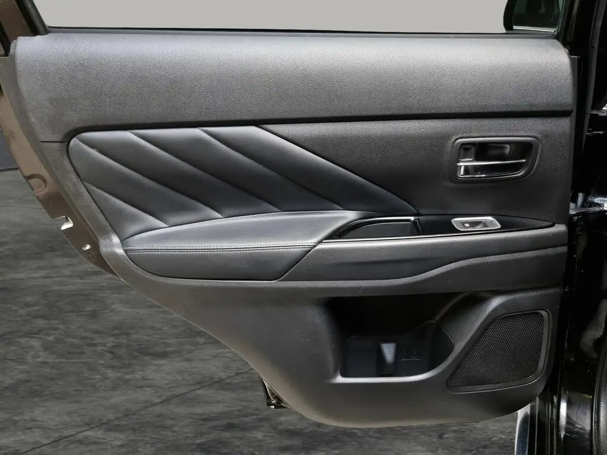 2017-mitsubishi-outlander-20-4hs-phev-5st-big-32