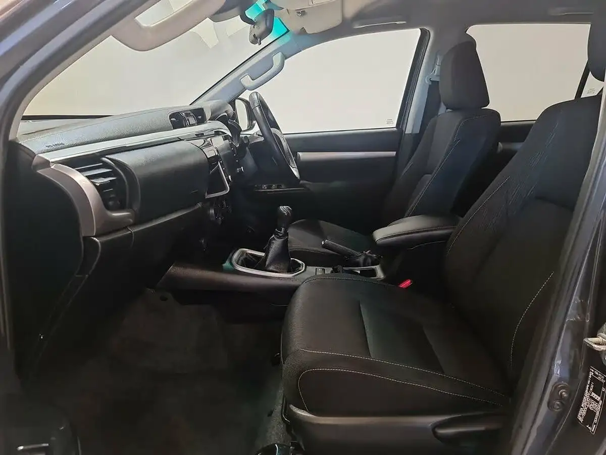 2021-toyota-hi-lux-24d-4d-icon-150hpeu6dt-e-big-21