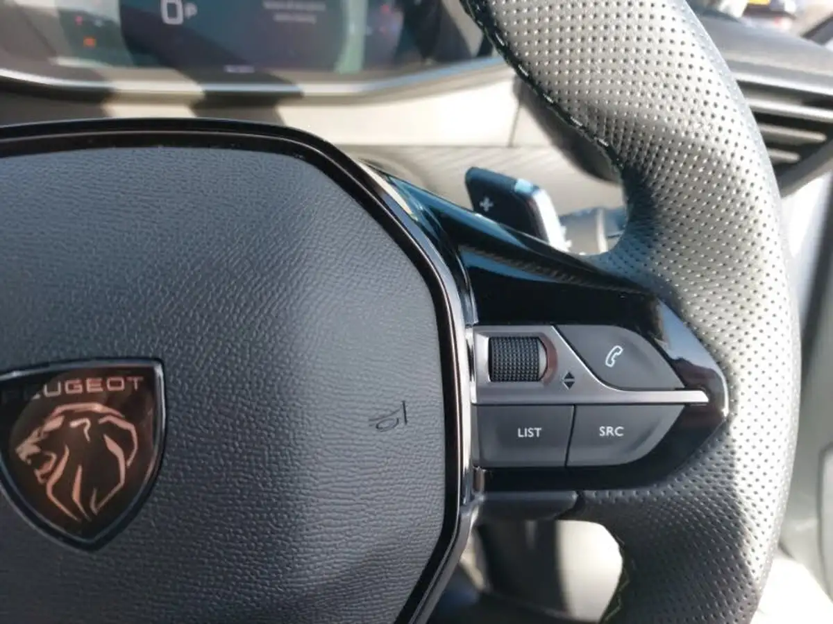 2024-peugeot-2008-suv-12-puretech-gt-130ps-eat8-big-17