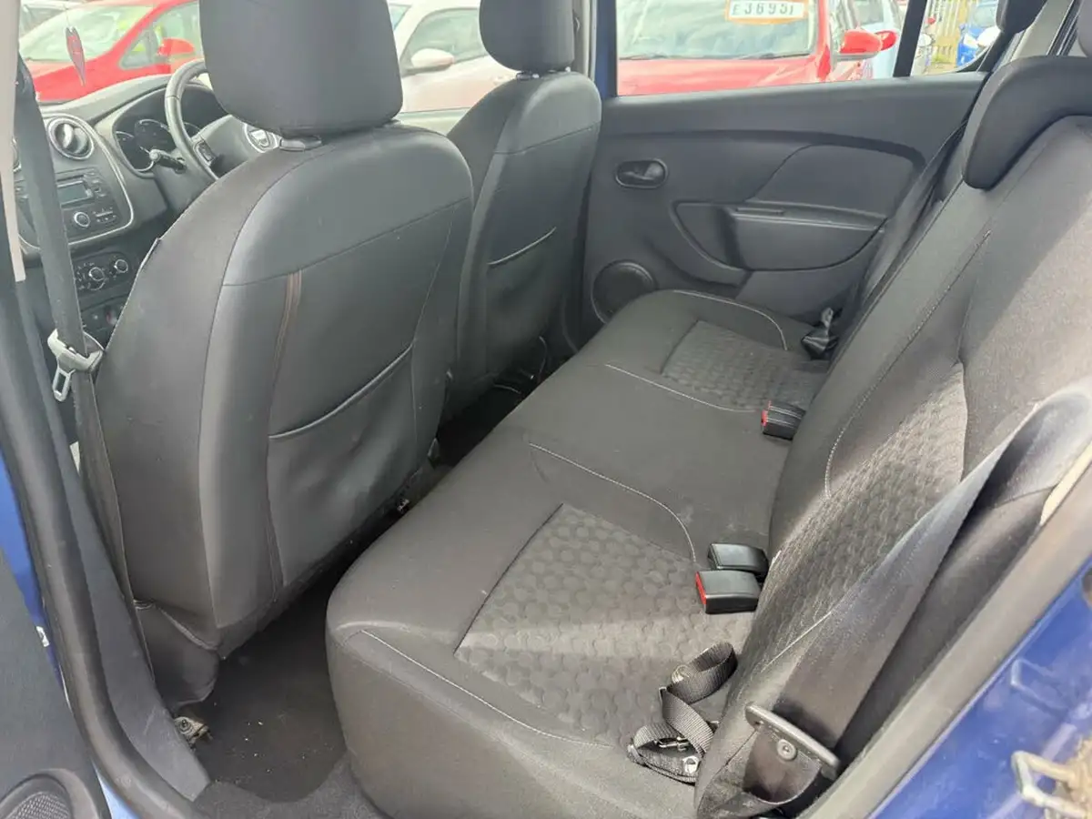 2015-dacia-sandero-09-laureate-big-13
