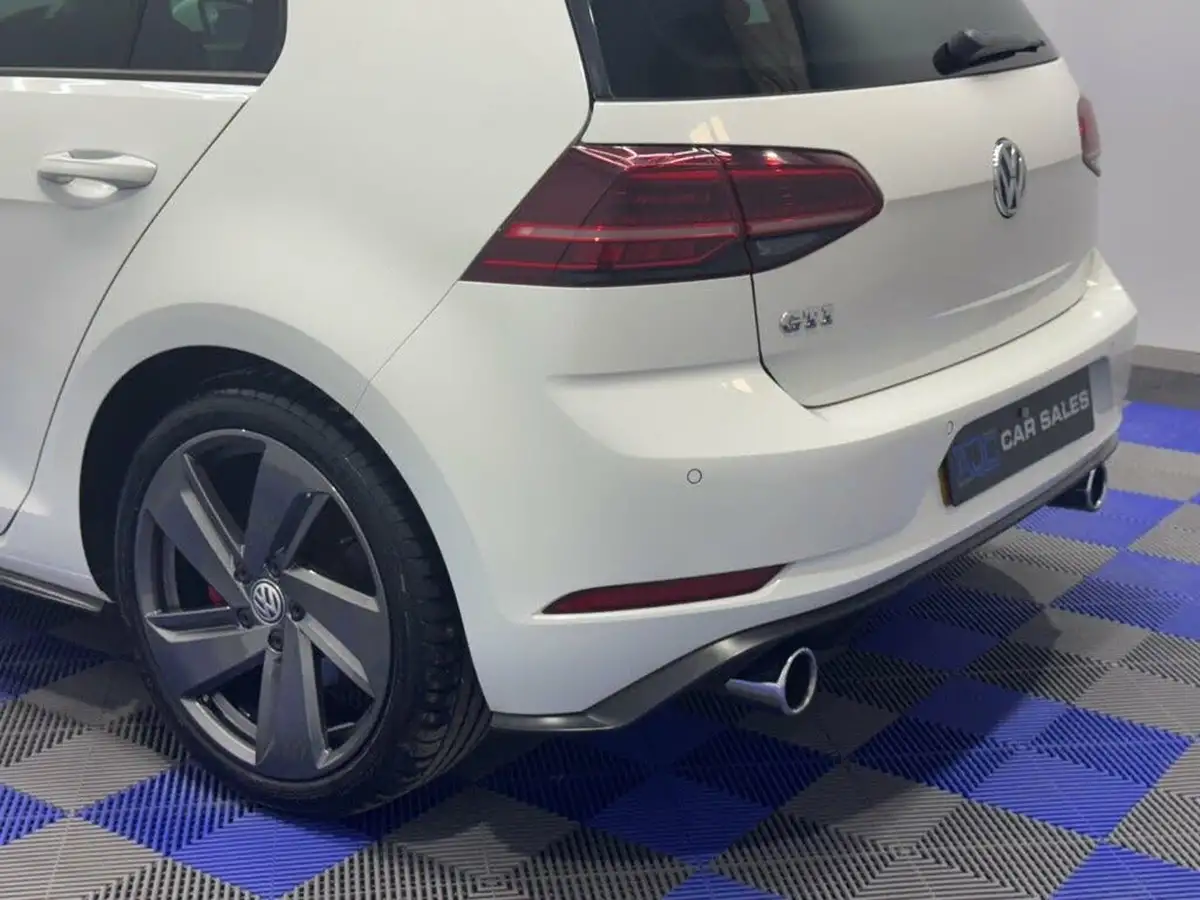2018-volkswagen-golf-20-tsi-gti-5d-big-10