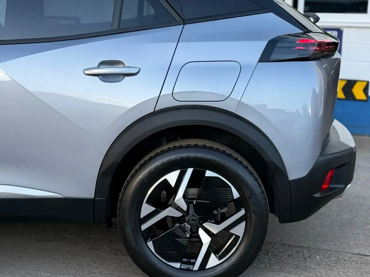 2025-peugeot-2008-suv-12-puretech-allure-130ps-eat8-big-25