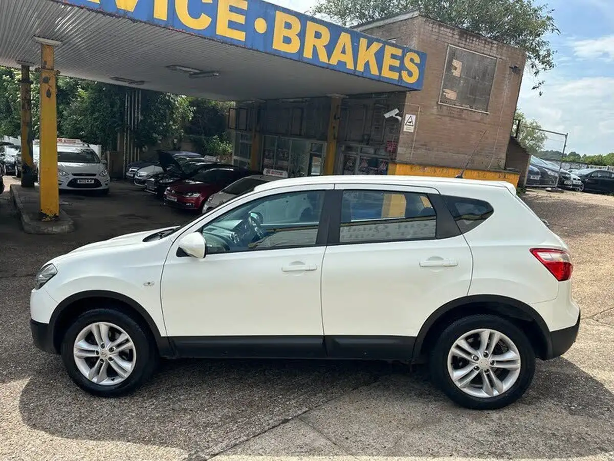 2012-nissan-qashqai-16-acenta-big-7