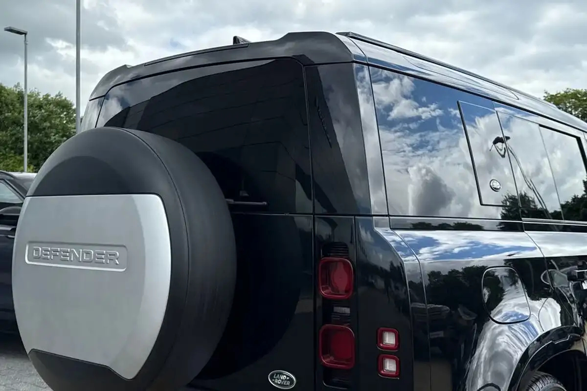 2022-land-rover-110-defender-30-d250-xs-edition-big-28