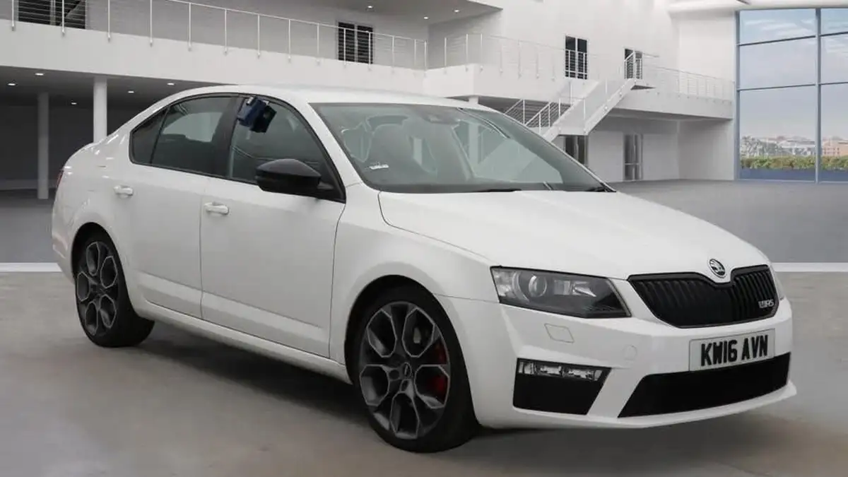 2016-skoda-octavia-20tdi-vrs-hatchback-big-15