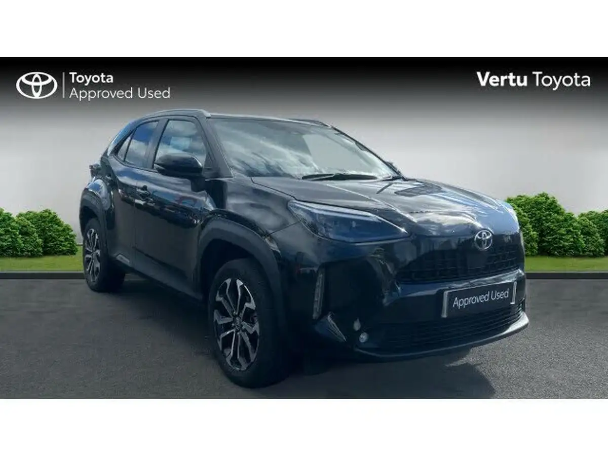 2022-toyota-yaris-15-vvt-i-design-panoramic-roof-big-0