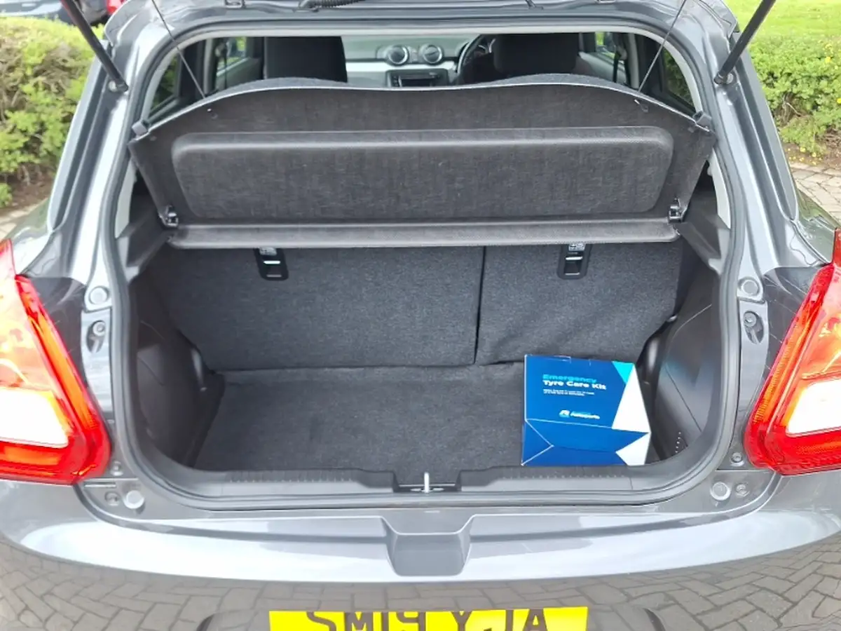 2019-suzuki-swift-12-dualjet-attitude-big-7