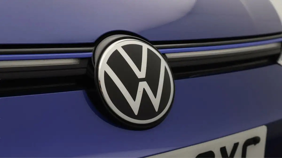 2023-volkswagen-golf-20-tsi-r-320ps-hatchback-big-23