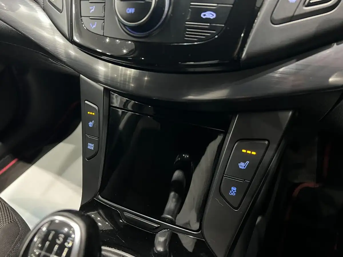 2017-hyundai-i40-17crdi-se-nav-141ps-tourer-5d-big-30