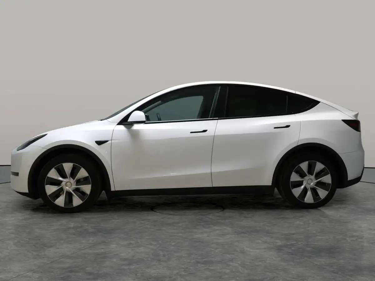2022-tesla-model-y-e-long-range-big-17