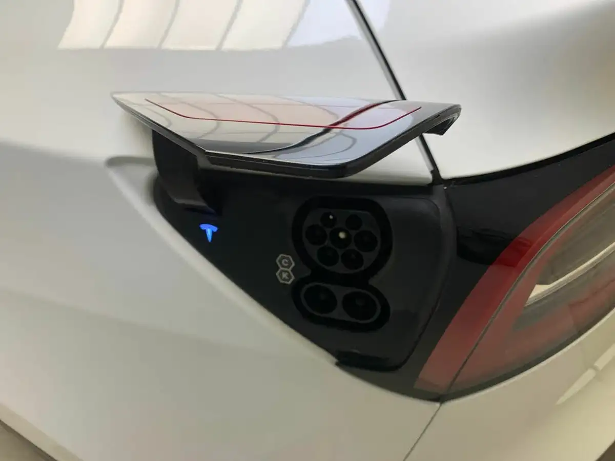 2022-tesla-model-y-e-long-range-big-41