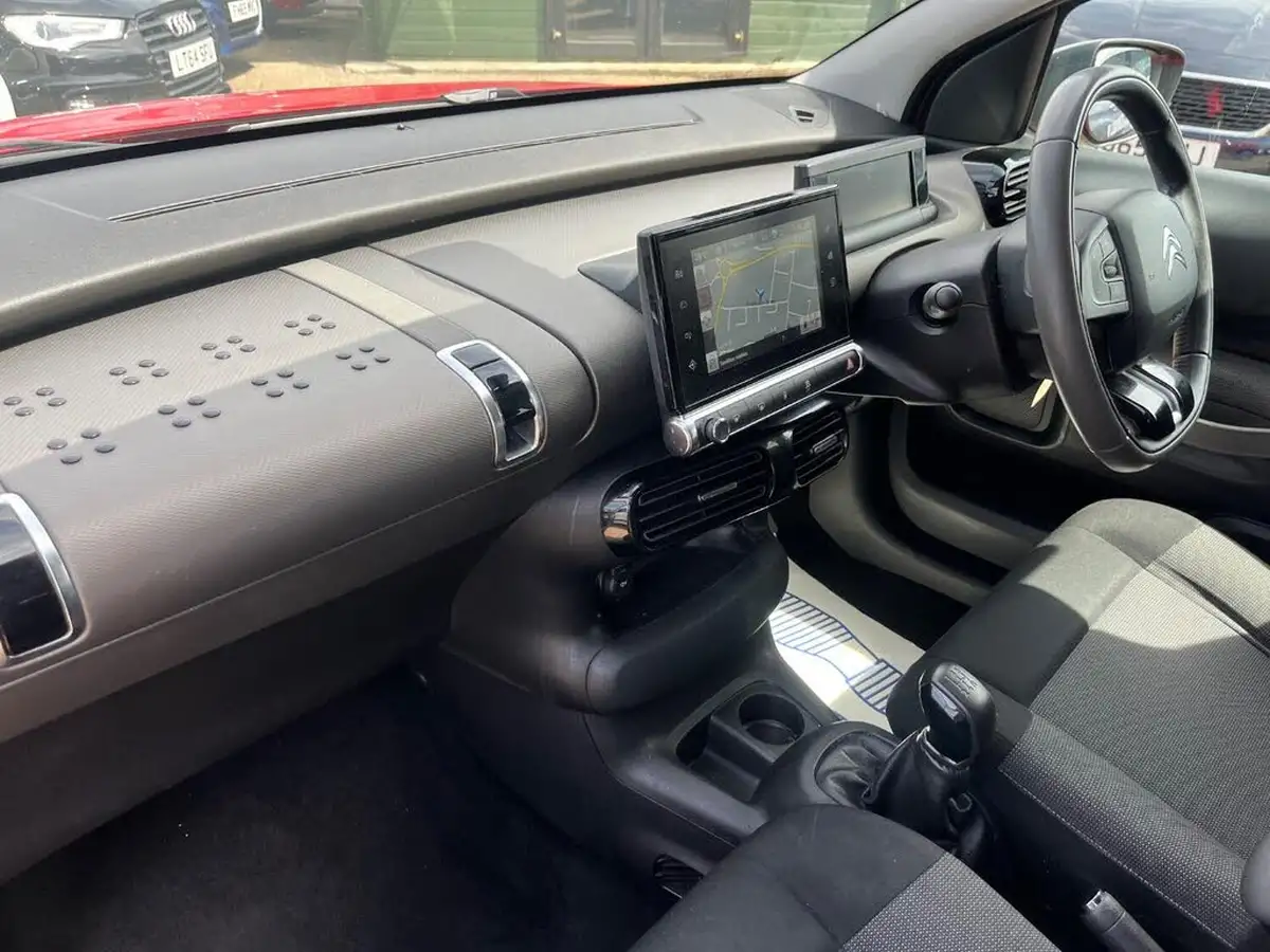 2015-citroen-c4-cactus-16bluehdi-flair-big-12