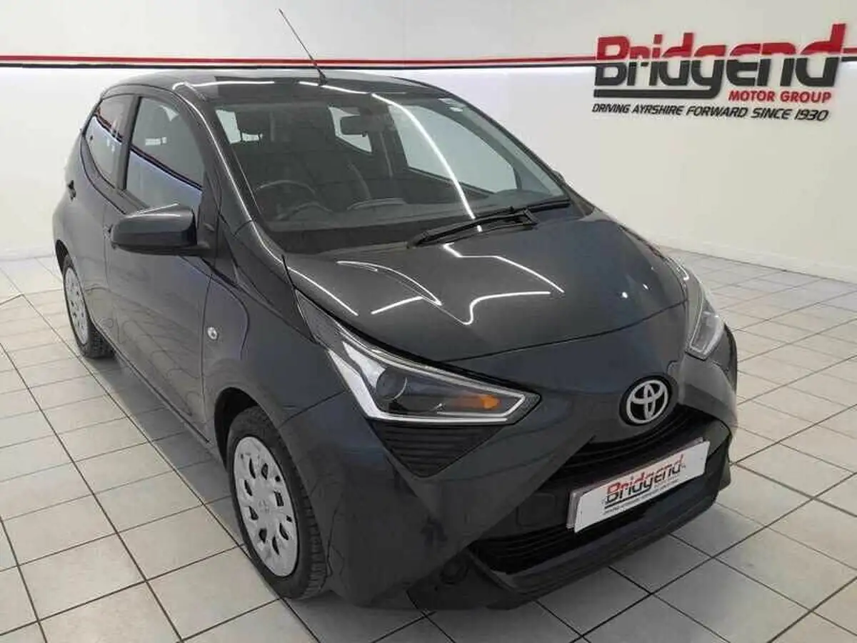 2019-toyota-aygo-10-vvt-i-x-play-big-0