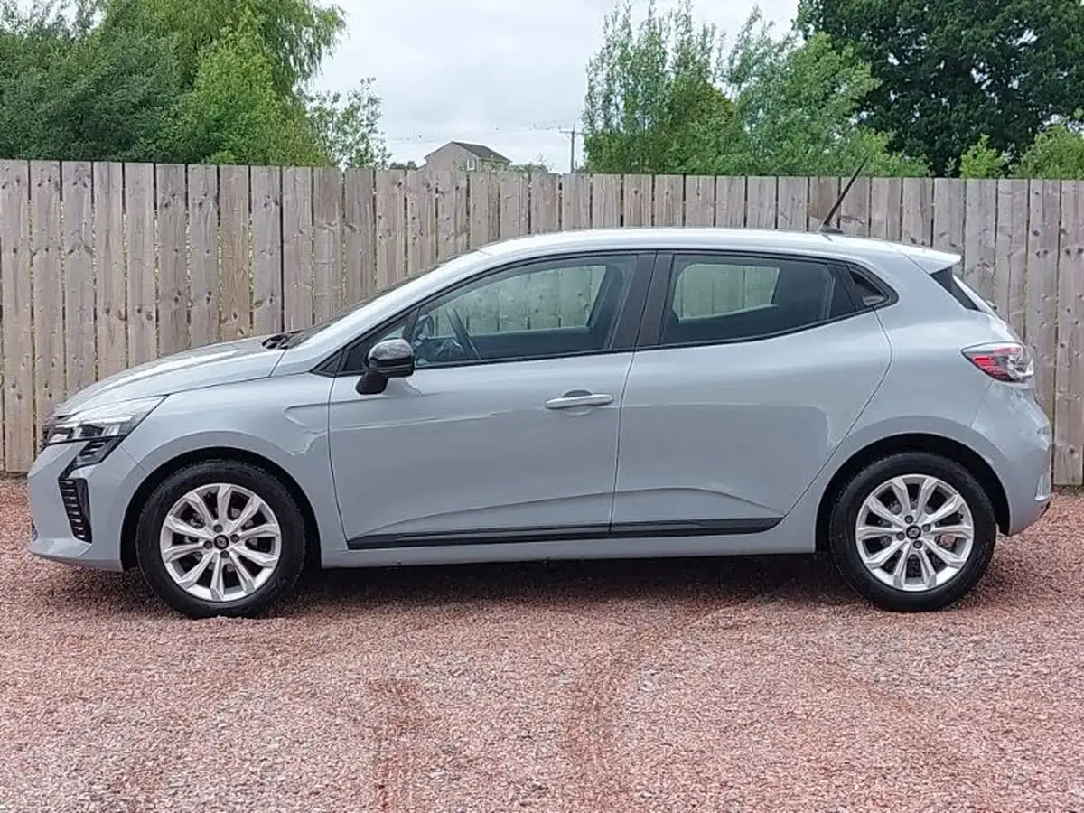 2024-renault-clio-10-tce-evolution-big-3