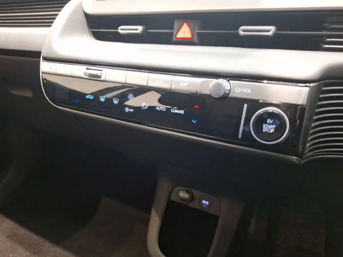 2022-hyundai-ioniq-5-e-se-connect-big-14