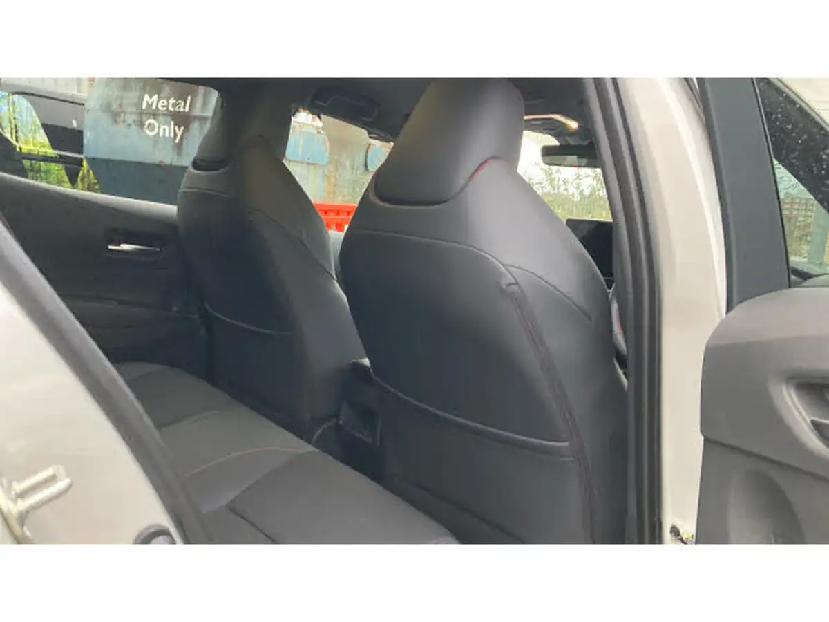 2024-toyota-corolla-20-vvt-i-gr-sport-hatchback-big-19