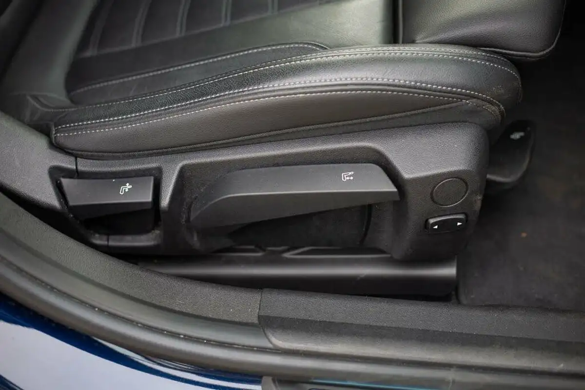 2022-bmw-3-series-30td-m340d-xdrive-saloon-4d-big-42