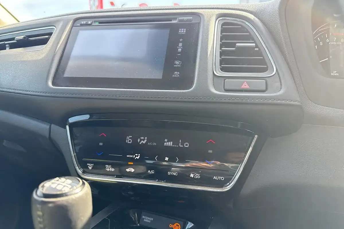 2018-honda-hr-v-15-i-vtec-se-big-16