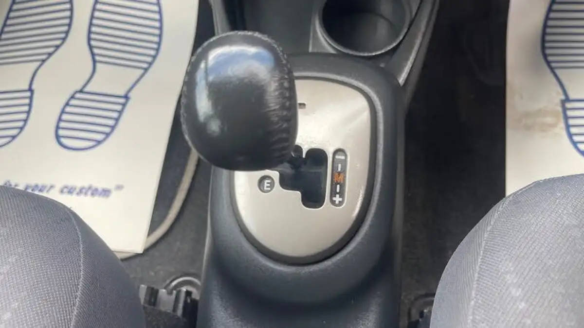 2009-toyota-yaris-133-tr-5d-mmt-big-19