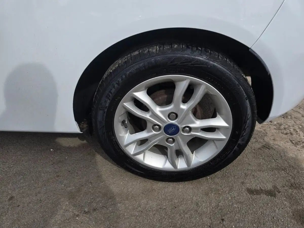 2016-ford-fiesta-10t-zetec-100ps-ecoboost-ss-3d-big-25