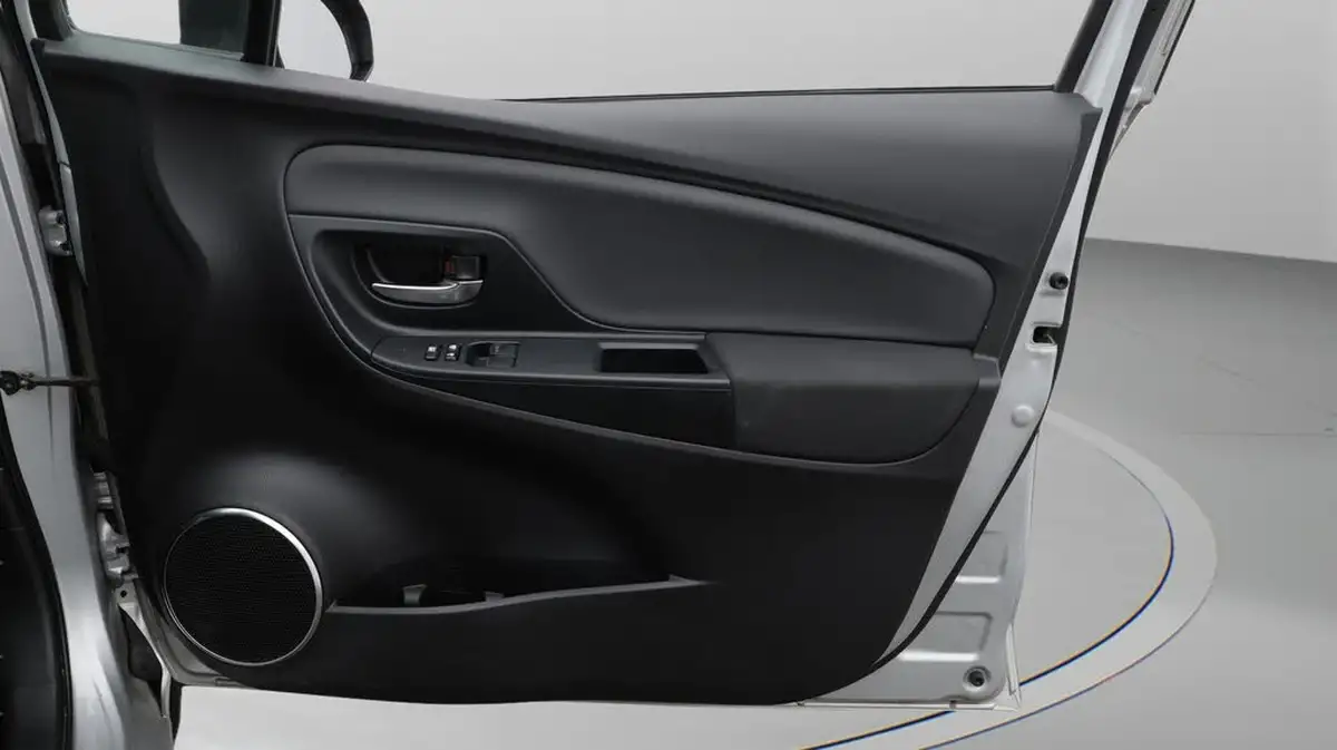 2020-toyota-yaris-15-vvt-i-y20-98bhp-hybrid-1497cc-e-cvt-big-24
