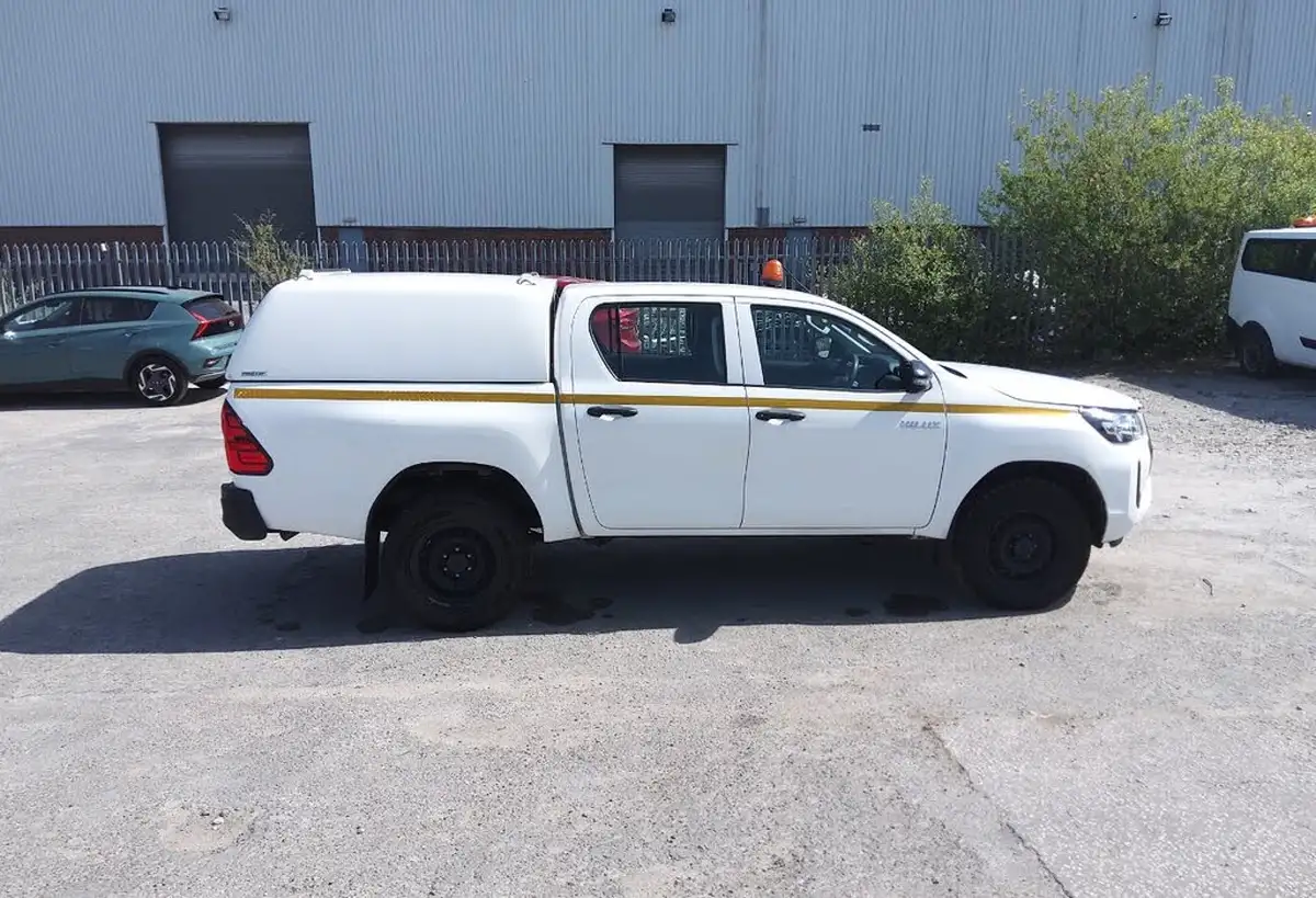 2021-toyota-hi-lux-24d-4d-active-150hpeu6d-double-pick-up-big-3