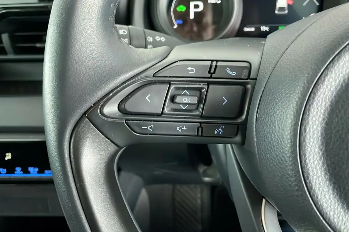 2023-toyota-yaris-15-vvt-i-design-big-15