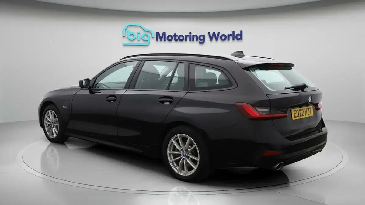 2022-bmw-3-series-20-330e-se-pro-touring-5d-big-5