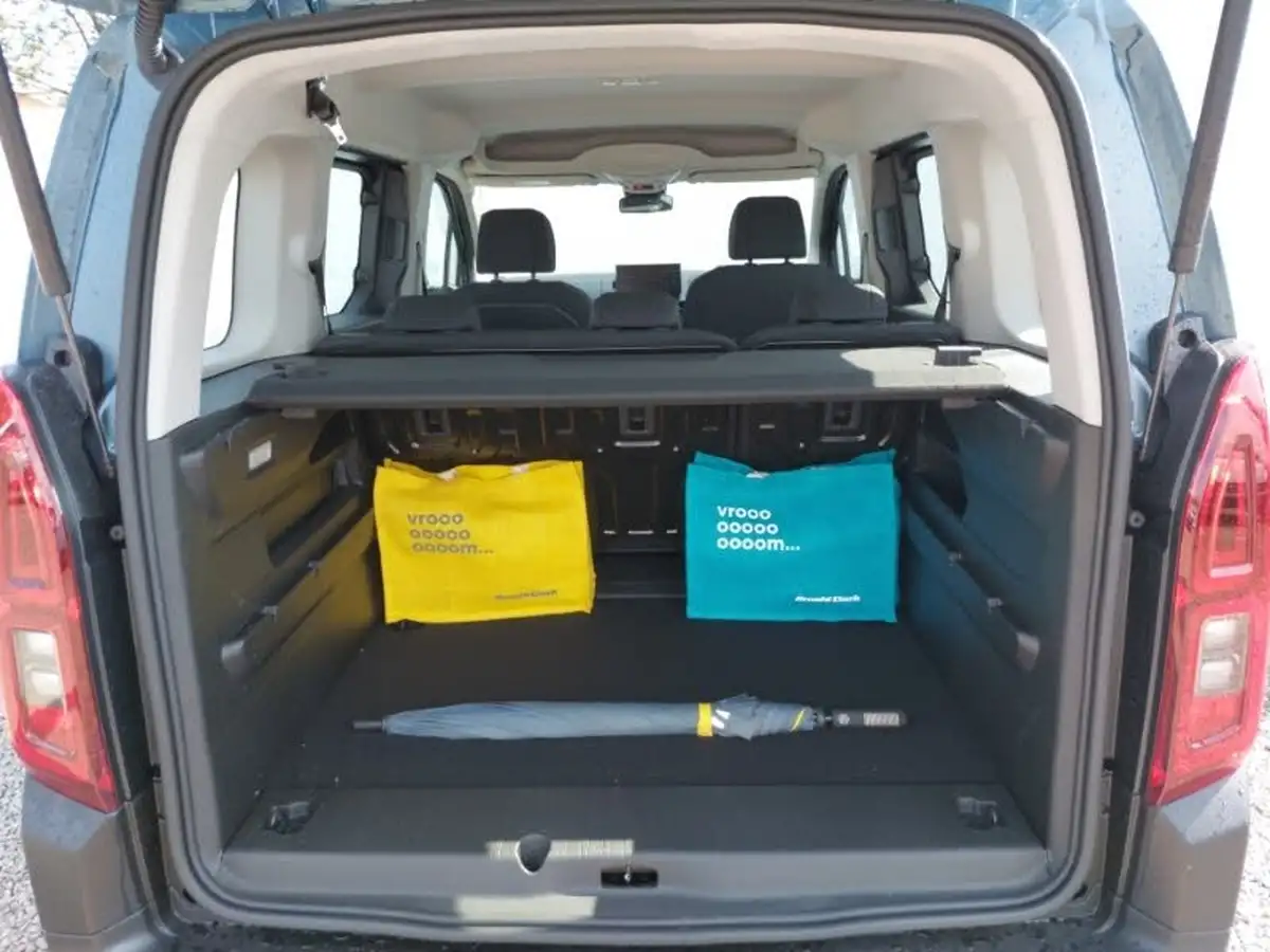 2025-citroen-berlingo-15bluehdi-plus-m-size-130ps-eat8-big-7