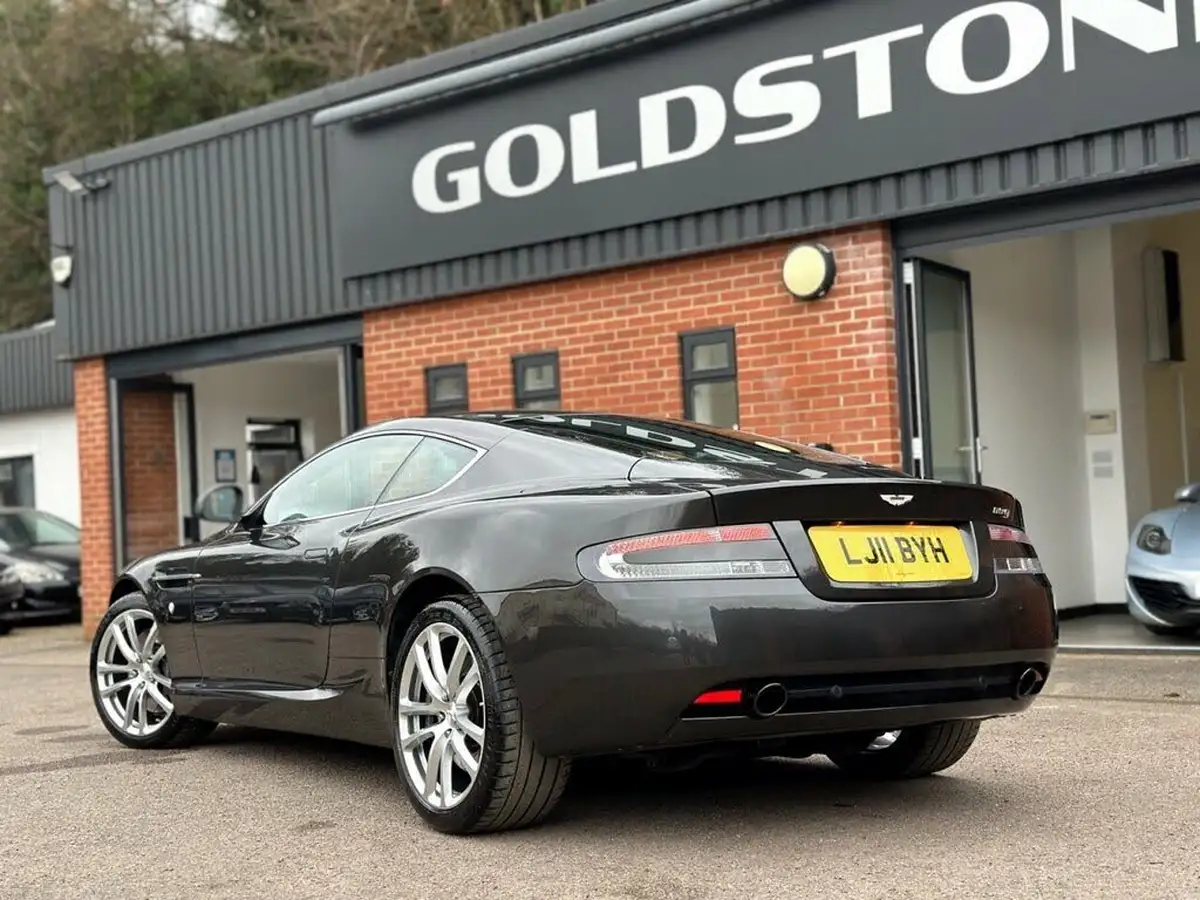2011-aston-martin-db9-60-big-25