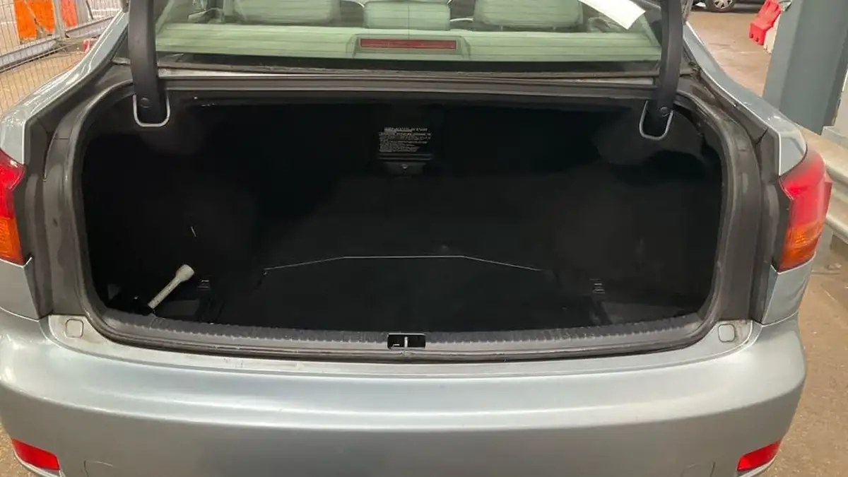 2008-lexus-is-220d-22td-se-big-5
